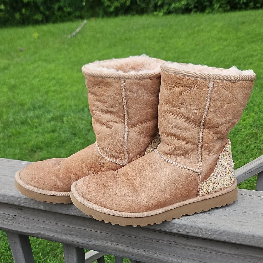 UGG Classic Short Sparkle Heel Boots | Size 8 | Style 1090891